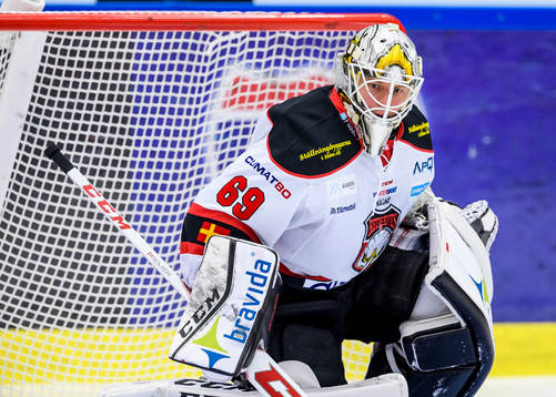 Malmö Redhawks målvakt Oscar Alsenfelt på uppvärmningen