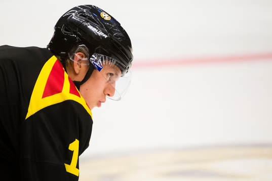 Brynäs Johannes Kinnvall före ishockeymatchen i SHL