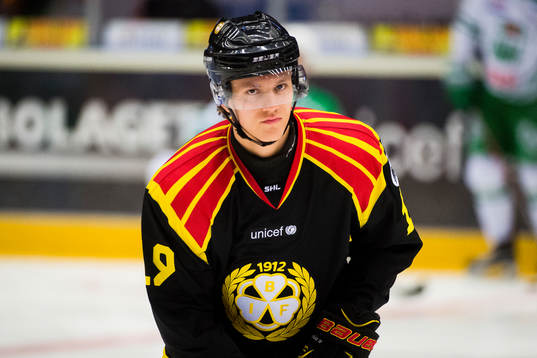 Brynäs Johannes Kinnvall före ishockeymatchen i SHL
