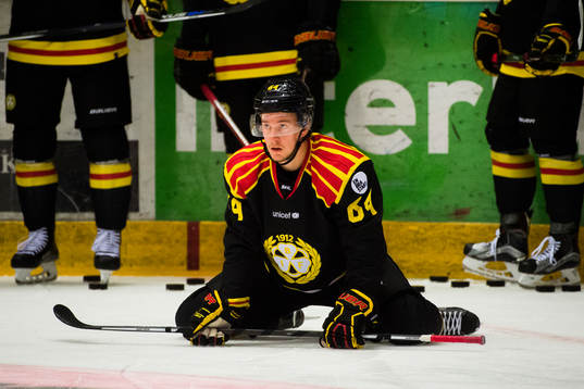 Brynäs Jonathan Pudas före ishockeymatchen i SHL mellan