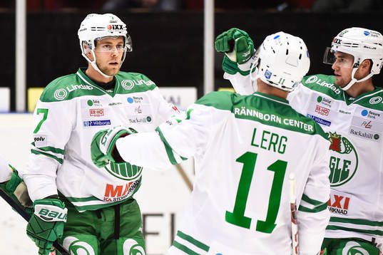 Rögles Patrik Cehlin (tv) jublar