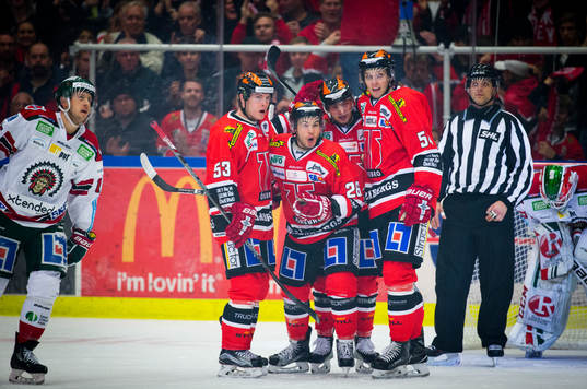 Örebros Greg Squires gör 1-2 och jublar