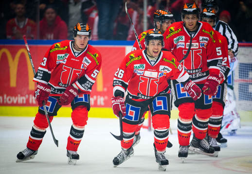 Örebros Greg Squires gör 1-2 och jublar