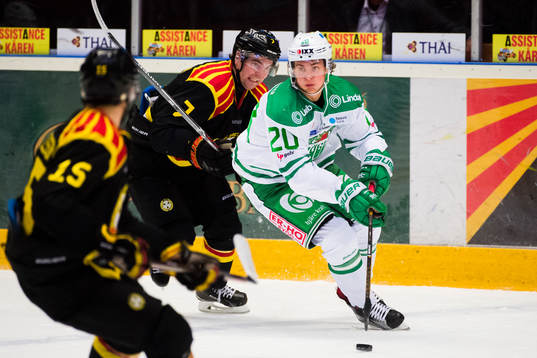 Brynäs Ponthus Westerholm jagar Rögles Mathias From