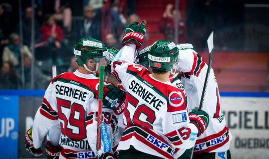 Jubel vid Frölundas 0-2 mål med Simon Hjalmarsson och