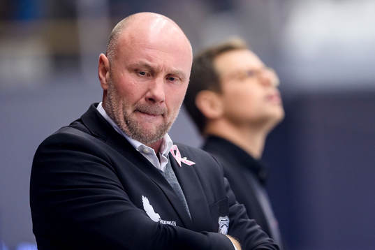 Malmö Redhawks huvudtränare Peter Andersson deppar