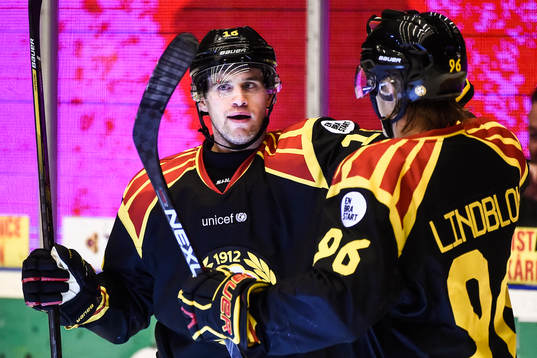 Brynäs Daniel Paille jublar
