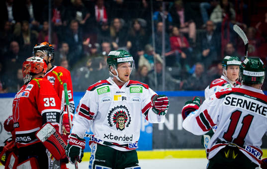 Jubel vid Frölundas 0-2 mål med Simon Hjalmarsson och