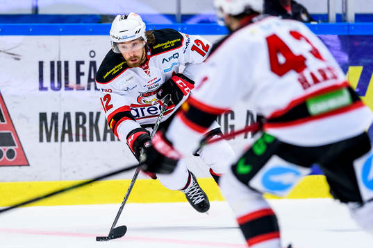 Malmö Redhawks Andreas Thuresson med pucken