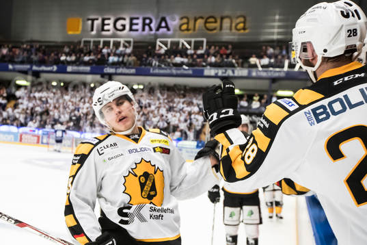 Skellefteås Sebastian Aho jublar