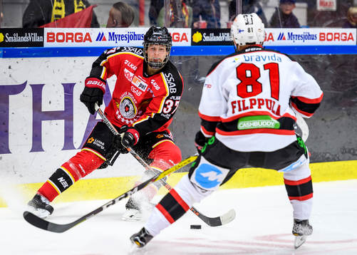 Luleås Isac Lundeström med pucken