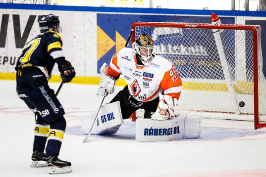 s Christoffer Törngren gör 3-1 på straff bakom