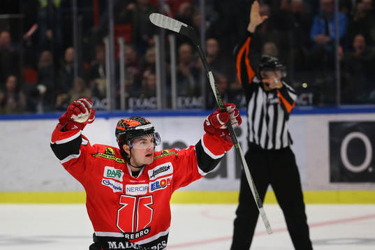 Örebros Petr Zamorsky jublar
