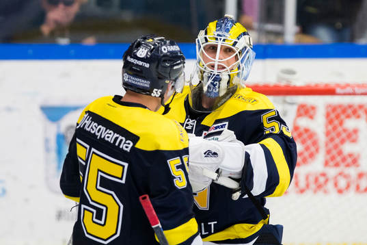 s Andreas Borgman och målvakt Fredrik Pettersson-Wentzel