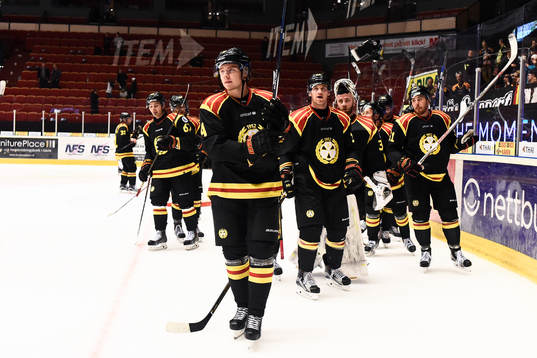 Brynäs spelare tackar publiken