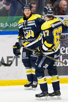 s Filip Sandberg jublar med Christoffer Törngren