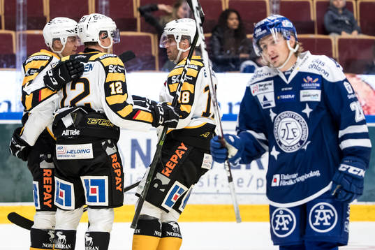 Skellefteås Adam Pettersson och Pontus Petterström jublar