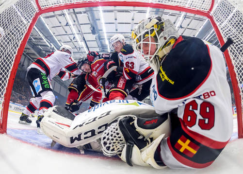 Luleås Anton Hedman gör 1-0 bakom Malmö Redhawks