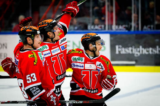 Örebros Petr Zamorsky gör 2-2 och jublar med Bobbo