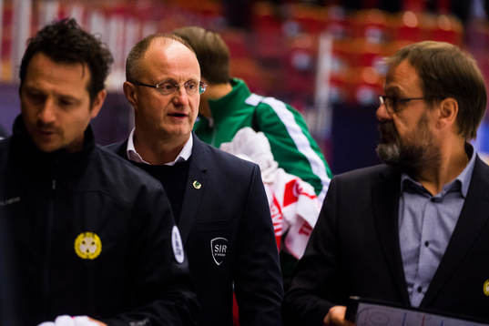 Rögles tränare Anders Eldebrink och Brynäs