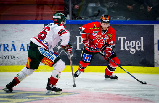 Örebros Tom Wandell och Frölundas Jonathan Sigalet