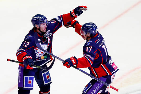 Linköpings Sebastian Karlsson och Henrik Eriksson jublar