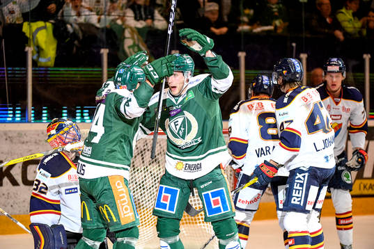 Färjestads Per Åslund jublar