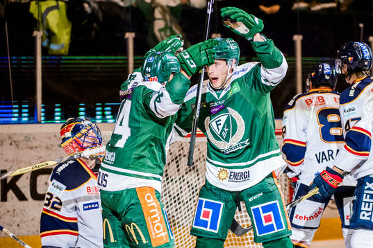Färjestads Per Åslund jublar