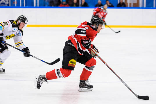 Piteås Viktor Sandberg med pucken
