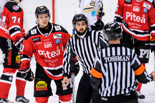 Piteås Magnus Isaksson reagerar på ett domslut från