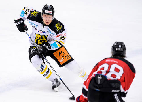 Vännäs Fredrik Eriksson med pucken