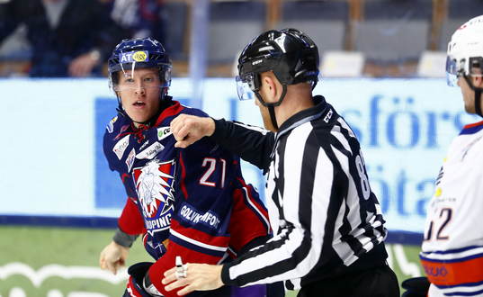 Slagsmål och matchstraff för Linköpings Emil Sylvegård