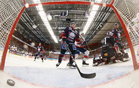 Linköpings spelare deppar vid mål 1-4 av Växjös Olli