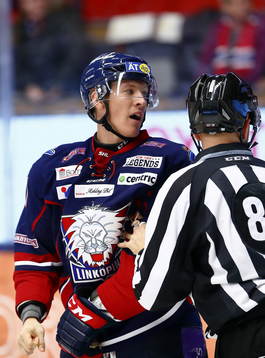 Slagsmål och matchstraff för Linköpings Emil Sylvegård