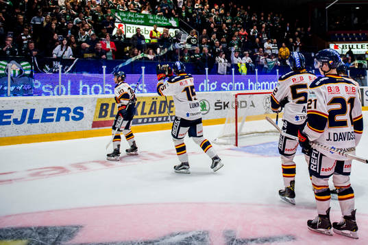 Djurgårdens spelare tackar publiken