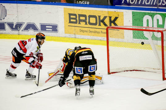 Örebros Greg Squires jublar
