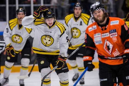 Brynäs Oskar Lindblom jublar