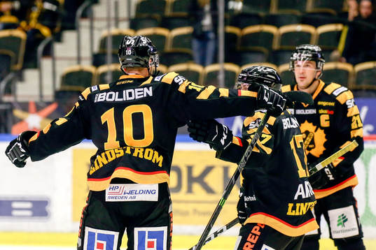 Skellefteås Joakim Lindström jublar
