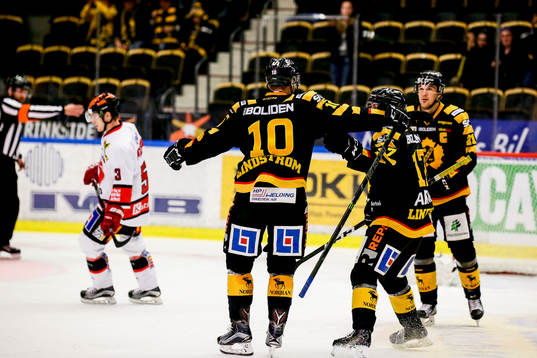 Skellefteås Joakim Lindström jublar