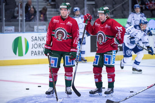 Frölundas Oscar Engsund och Johan Lindholm värmer upp