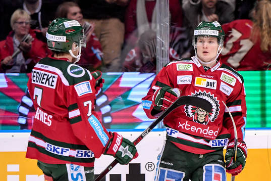 Frölundas Carl Grundström jublar