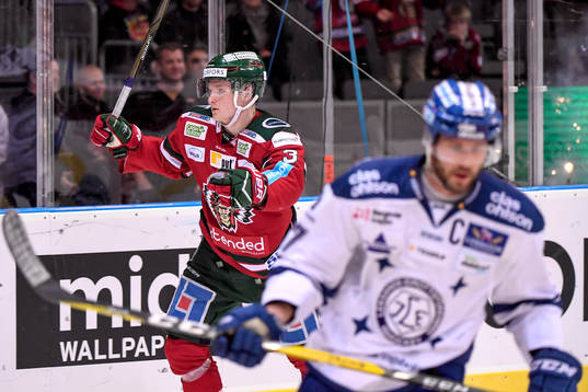 Frölundas Carl Grundström jublar