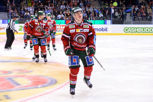 Frölundas Carl Grundström jublar