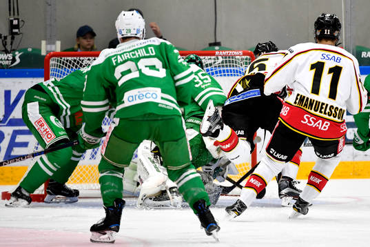 Luleås Anton Hedman trycker in 0-1