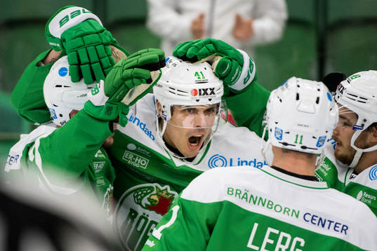 Rögles Daniel Widing (m) jublar