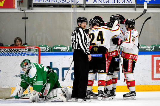 Luleås Johan Harju jublar med lagkamrater