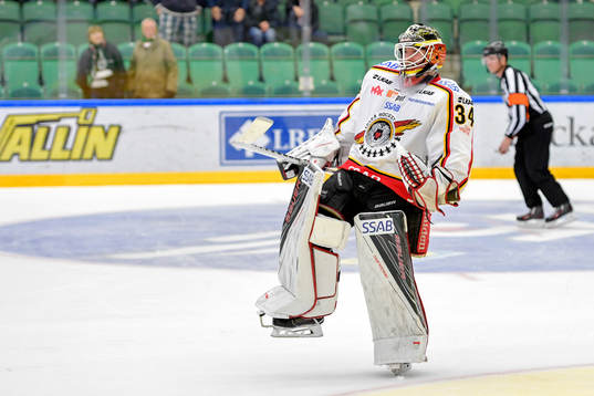 Luleås målvakt Joel Lassinatti jublar