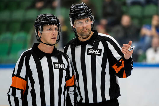 Domare Daniel Winge och Mikael Nord