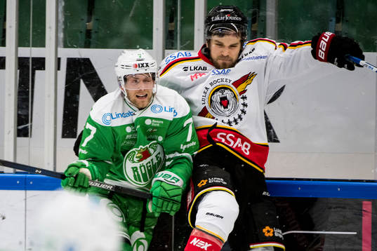 Rögles Patrik Cehlin och Luleås Craig Schira