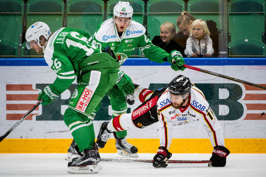Luleås Jacob Lagacé faller